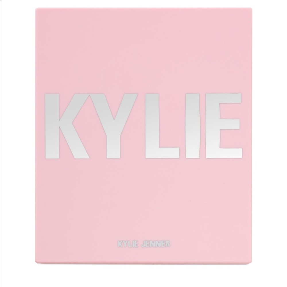 Kylie Cosmetics Pressed Illuminating Powder - Picture 2 of 4